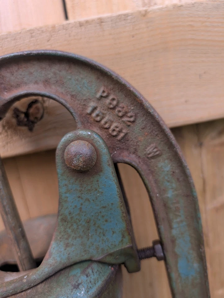 Jarro de ferro fundido vintage bomba de água acabamento verde ótimo estado - Imagem 3 de 4