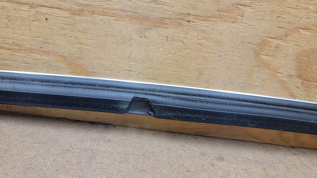 2013-2019 MB GLA X156 REAR RIGHT DOOR WINDOW OUTSIDE TRIM STRIP