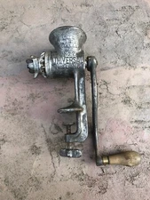 VINTAGE NO. 2 UNIVERSAL MEAT GRINDER FOOD CHOPPER L.F&C NEW BRITAIN