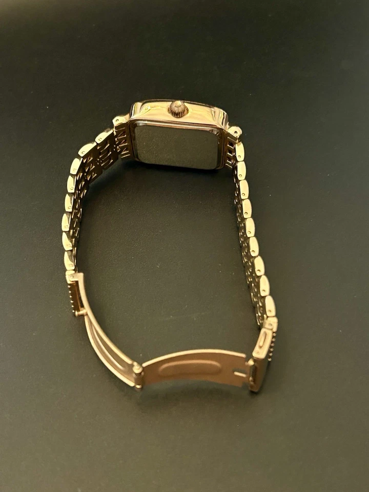 Peugeot Cuarzo, Bisel Cristal, Oro Rosa, 33X35mm, Muñeca 8”, Batería Nueva, Funciona Excelente" Foto 4 de 4