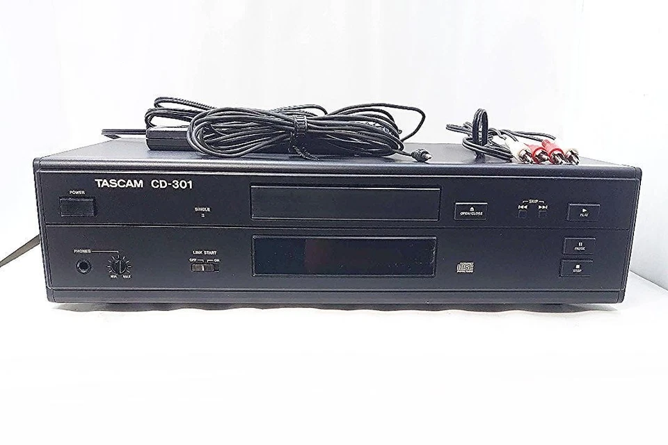 TASCAM CD-301 CD PLAYER TEAC Professional with Remote Control AC100V 50/60Hz 13W - Image 2 of 4