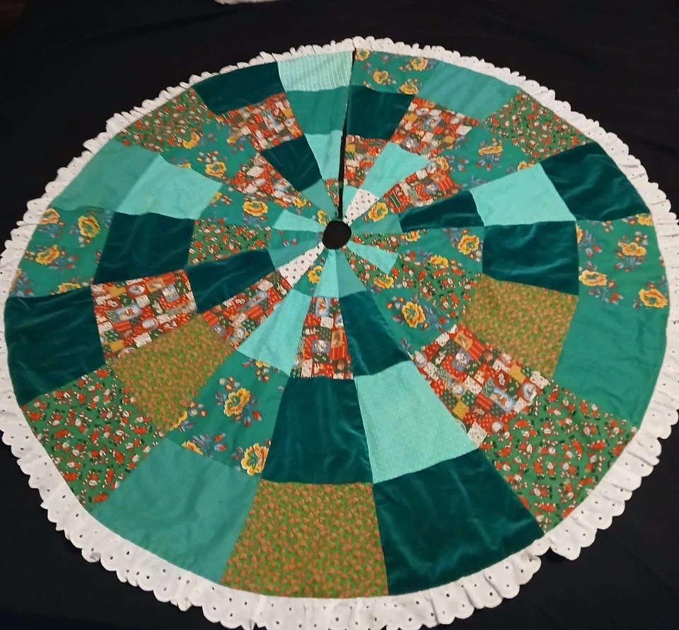 Vintage Handmade Patchwork Quilted Christmas Tree Skirt Multi-Colors CottageCore - Image 4 of 4