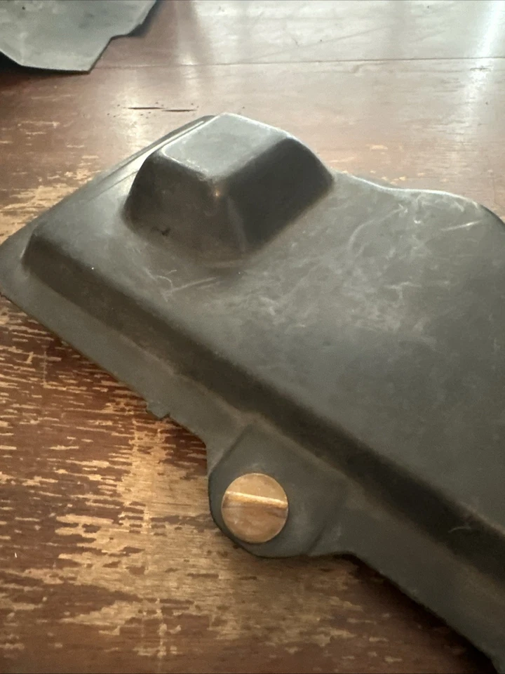 Cubierta trasera faros pasajero derecho BMW 528e 535i 535is M5 E28 1982-1988 OEM. U Foto 3 de 4