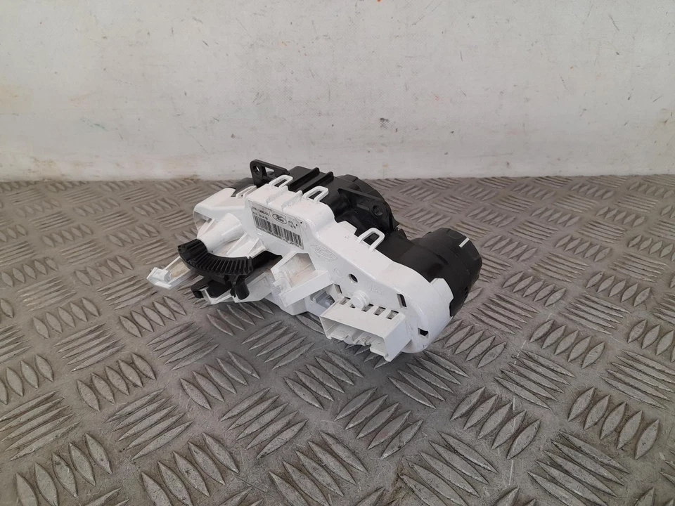 Ford Fiesta Mk7 2008-2013 Heater Control Panel 8A6118549 - Image 3 of 4