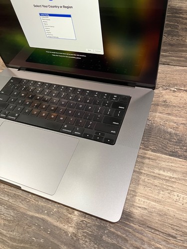 Apple MacBook Pro 16 pollici | M1 Max 2021 10 CPU 24 GPU | 64 GB RAM 1 TB SSD* - Foto 3 di 20