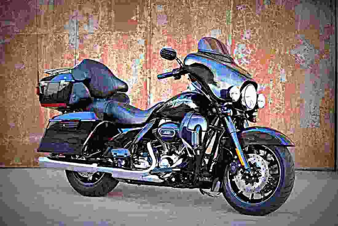 Harley Davidson CVO Limited 1800cc 2 A4 Photo