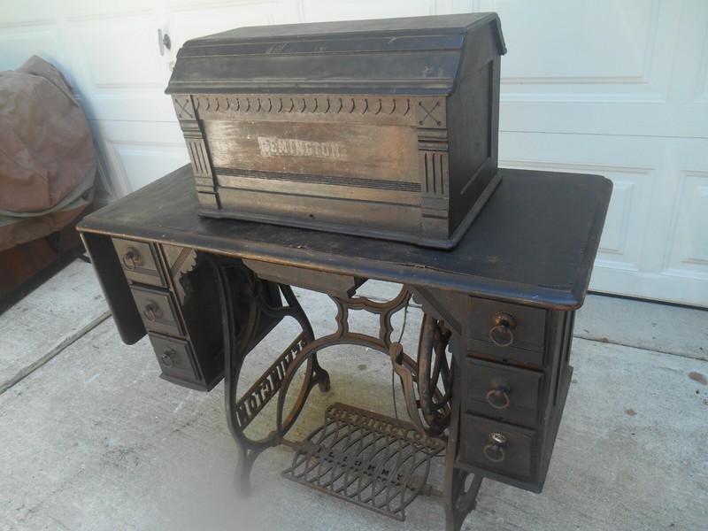 Antique REMINGTON Treadle Sewing Machine VERY RARE
