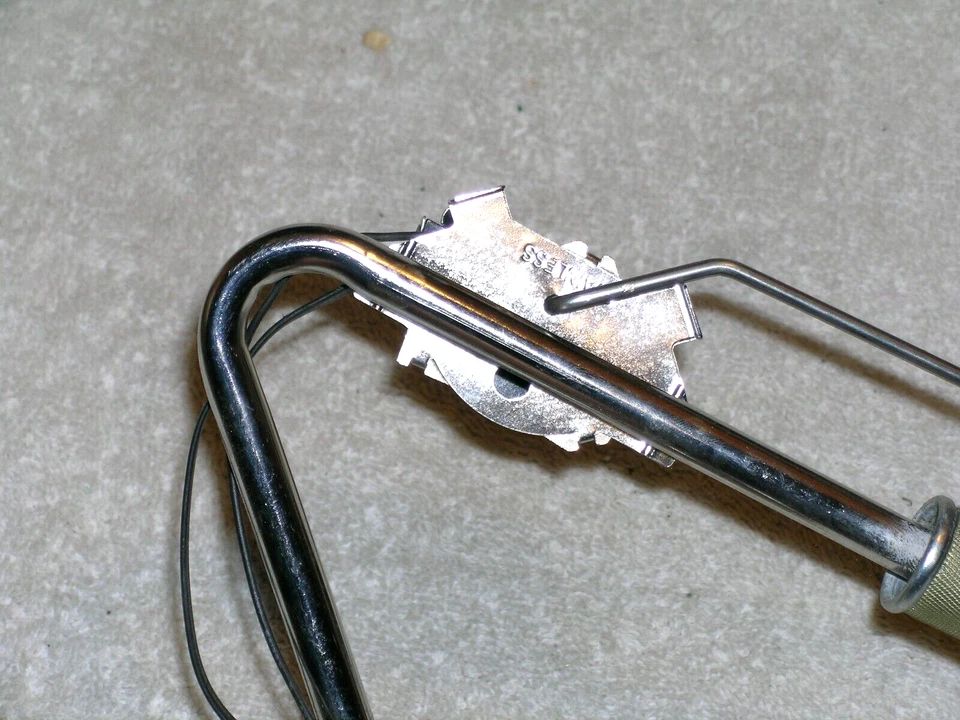 Transmisor indicador de combustible para Chevrolet Corvette 1963-1967 nuevo en caja #AGC50-59100 Foto 4 de 4