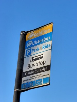 Foto A3 Bushaltestelle Schild an der Crawfords Bridge Roscavey Es befindet sich auf der c2012
