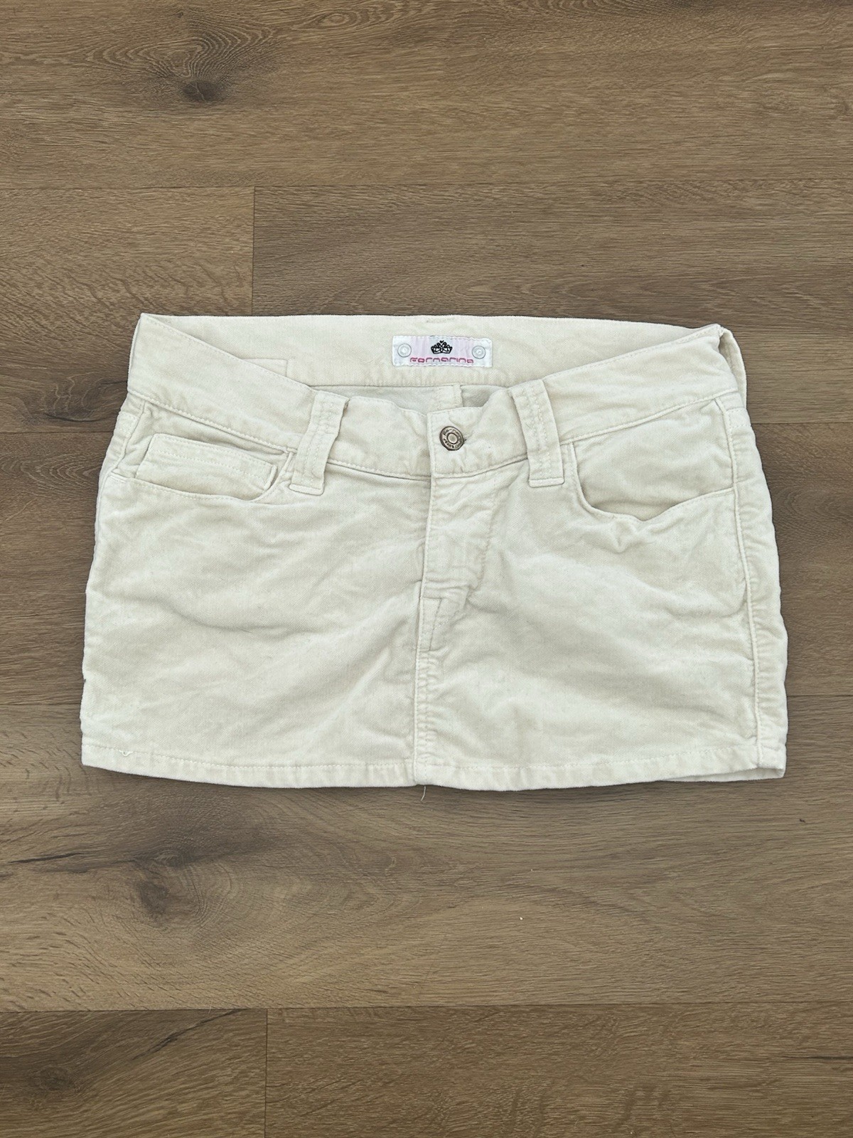 Fornarina Archive 90s Y2K Velvet Feel Cream Mini Skirt LND Carnaby Street £200 M