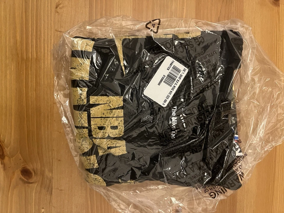 NIKE NBA OKC OKLAHOMA CITY THUNDER CHAMPIONS 2025 LOCKER ROOM BLACK T SHIRT Men - Image 2 of 4