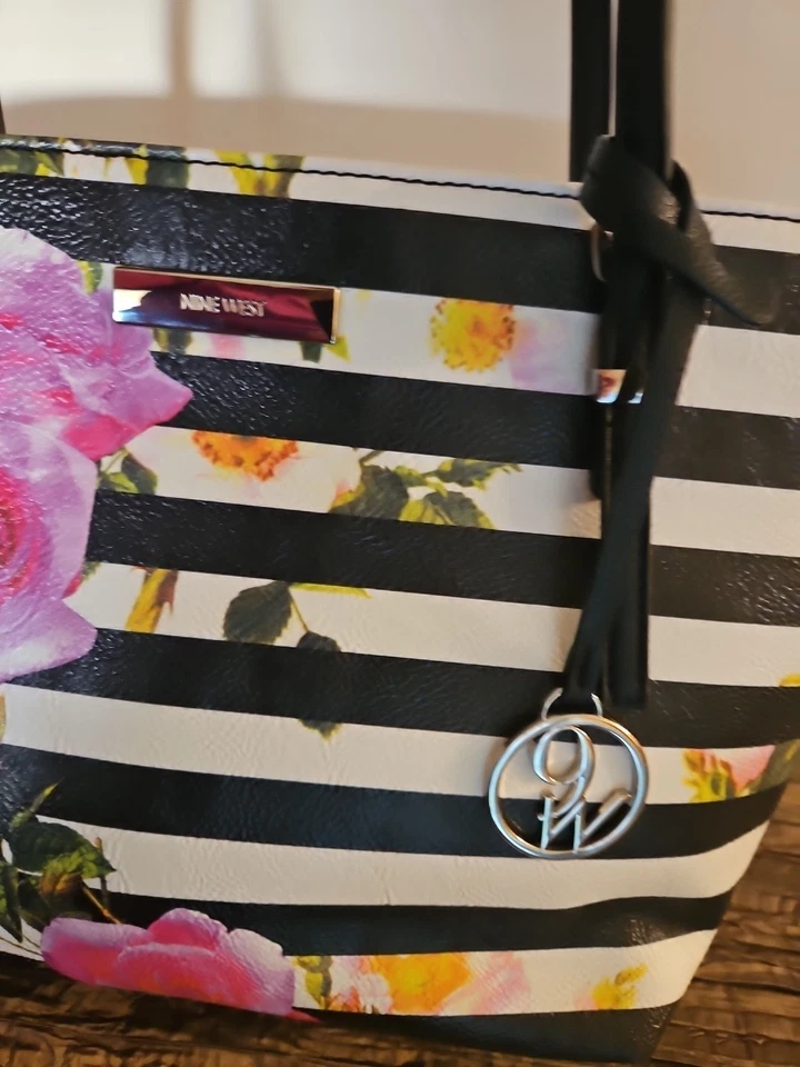 Y2K De colección. BOLSO DE MANO NINE WEST TOTE Lona Recubierta B/N Rayas y Rosas Rosas ¡IMPRESIONANTE! Foto 4 de 4