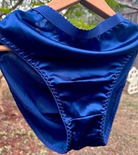 VTG Vanity Fair SZ L Wet SATIN Blue Granny Panties