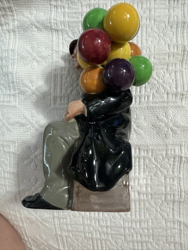 Vintage THE BALLOON MAN Royal Doulton Figurine H.N.1954 Early Mark England - Picture 7 of 7