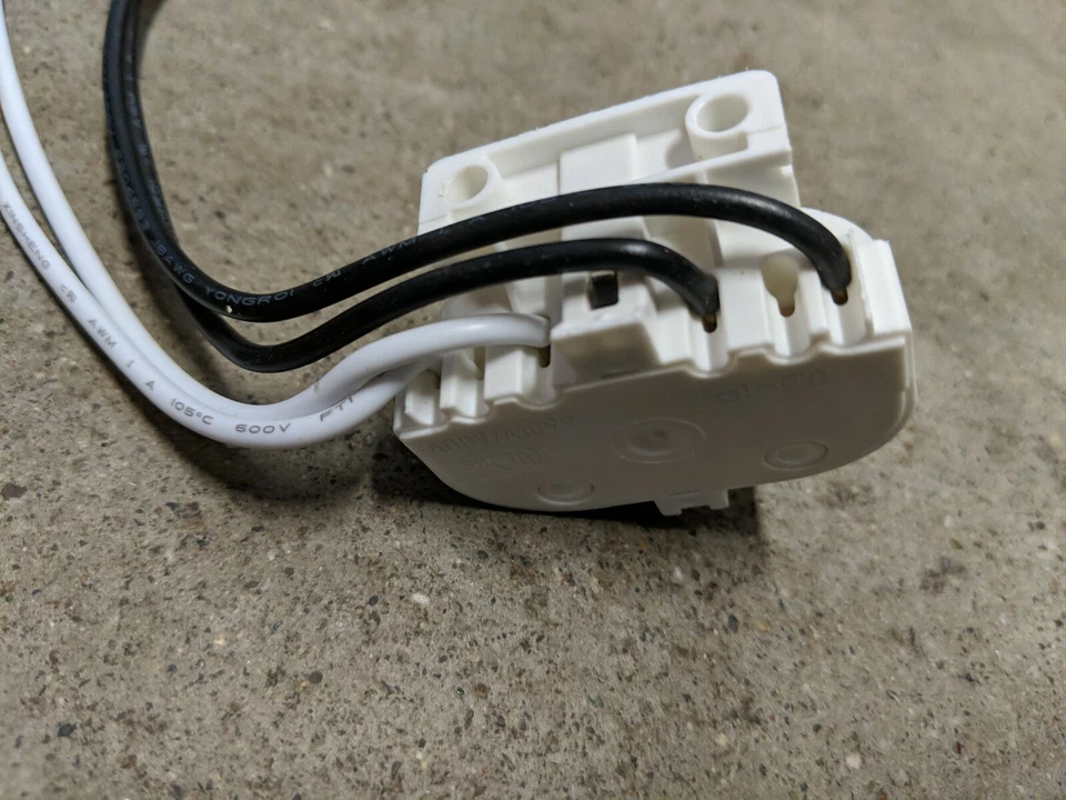 JBJ NanoCube 24 28 Gallon - 4 pin Power Compact light bulb power connector  - Image 4 of 4