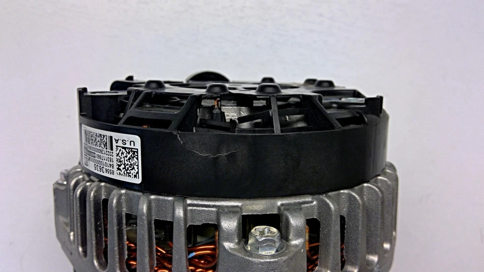 Alternador OEM GM 20-22 SIERRA & SILVERADO CONJUNTO 6,6 L #85563635# Foto 2 de 4