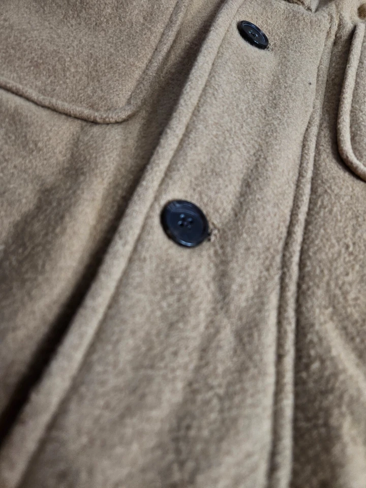 Abrigo de invierno clásico camel con capucha y forro de felpa para niños - GapKids Foto 3 de 4