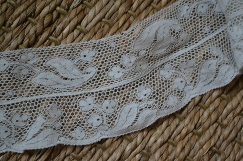 2.2 metres VINTAGE white floral frilled lace trim 45mm wide c.1920s - Picture 2 of 4