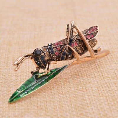 Funny Grasshopper Brooch for Women Vintage Insect locust Brooch Pin Accessories 