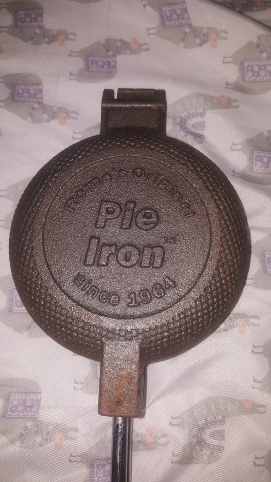 Rome's 1805 Round Pie Iron with Steel and Wood Handles Cast Iron - Image 2 of 4
