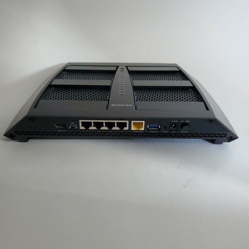 NETGEAR NIGHTHAWK X6 AC3200 Tri-Band WiFi Router Model R8000 - 3.2Gbps - Picture 3 of 8