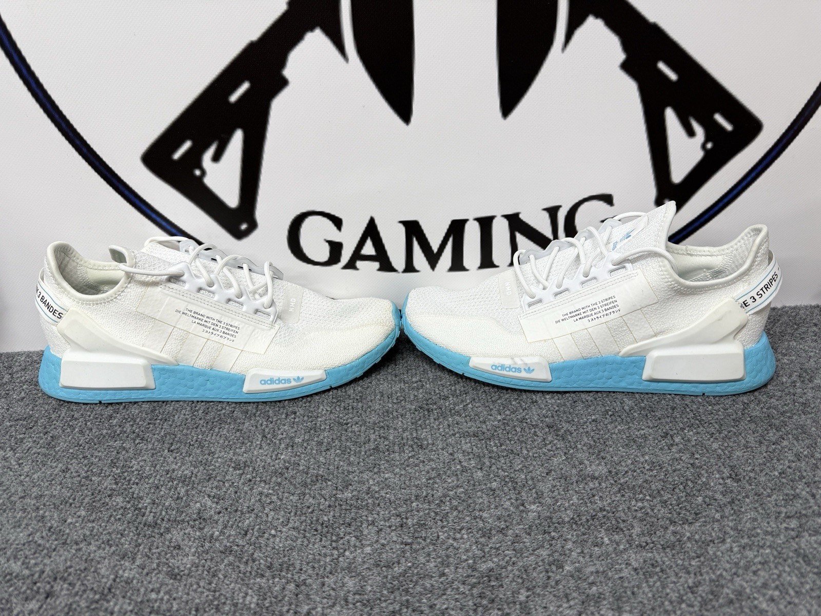 SAOLA Scarpe uomo Adidas NMD R1.V2 TAGLIA 11 BLU E BIANCO SPEDIZIONE GRATUITA!