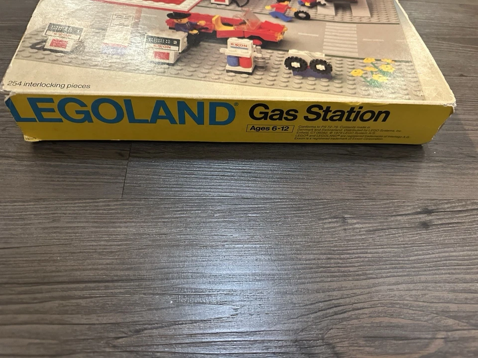 VINTAGE Lego Legoland Exxon Gas Station #6375 Almost Complete In Box W/ Booklets - Image 3 of 4