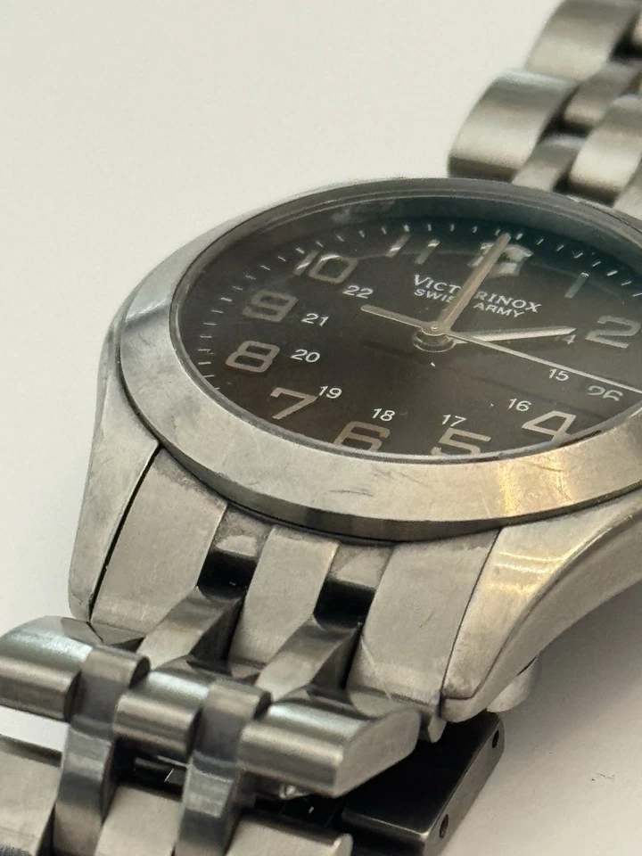 Victorinox Ejército Suizo ~ Reloj Hombre ALLIANCE TITANIUM ~ Cristal Zafiro + Pulsera Ti Foto 4 de 4