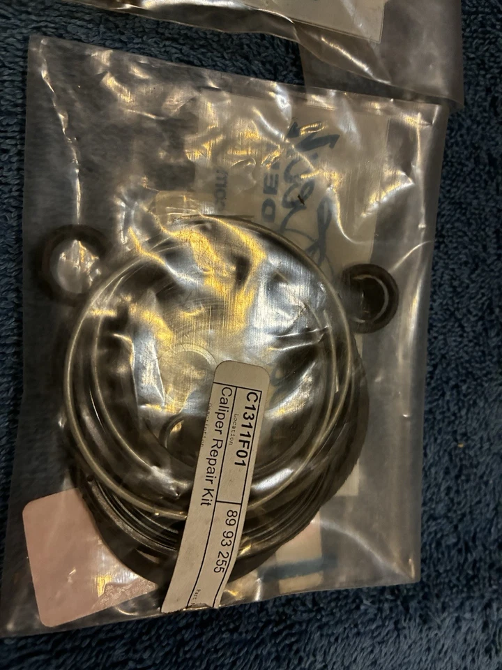 Kit de reparación de pinza de freno delantera NOS Scan-Tech 8993255 para Saab 900 1979-1987 Foto 3 de 4