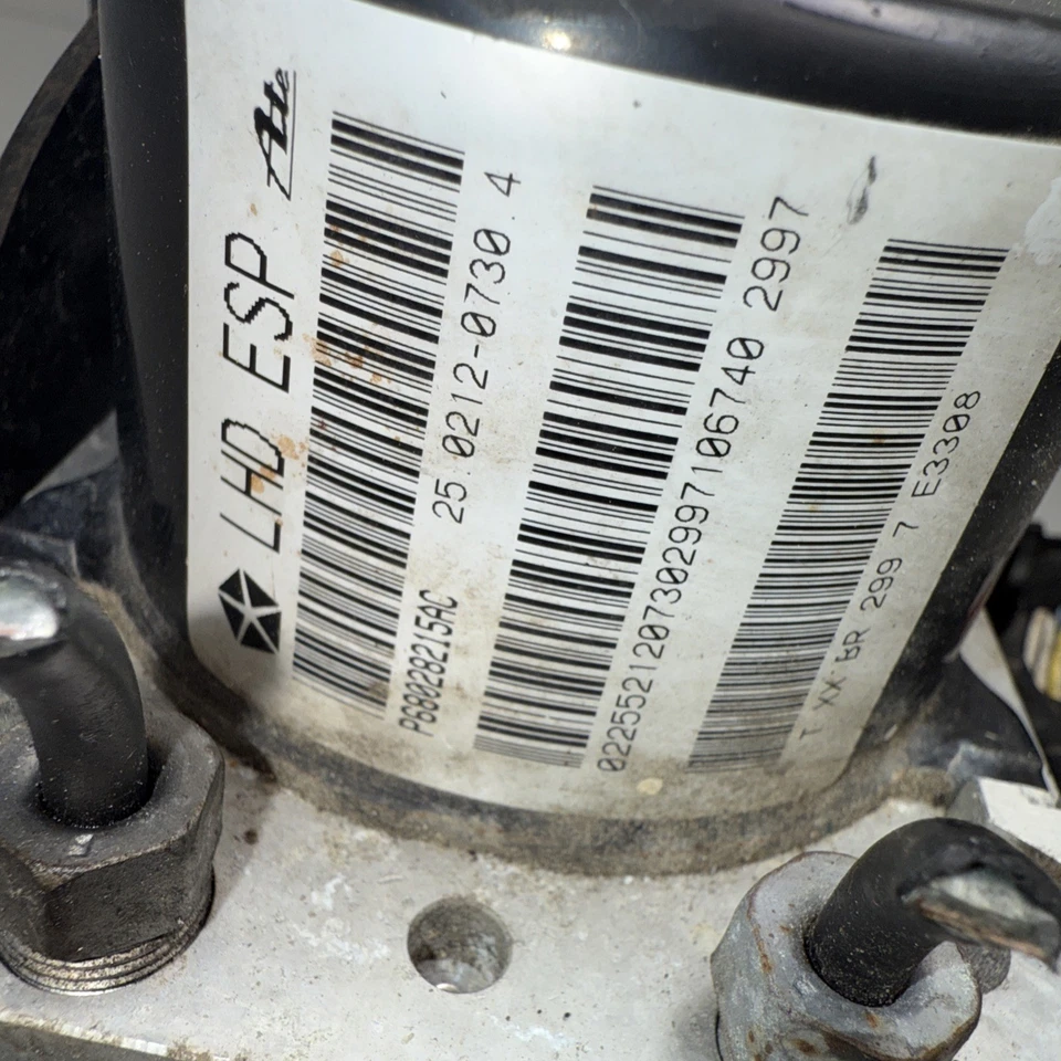 Módulo de control de bomba de freno Jeep Patriot ABS 2007-2009 68028215AC Foto 2 de 4