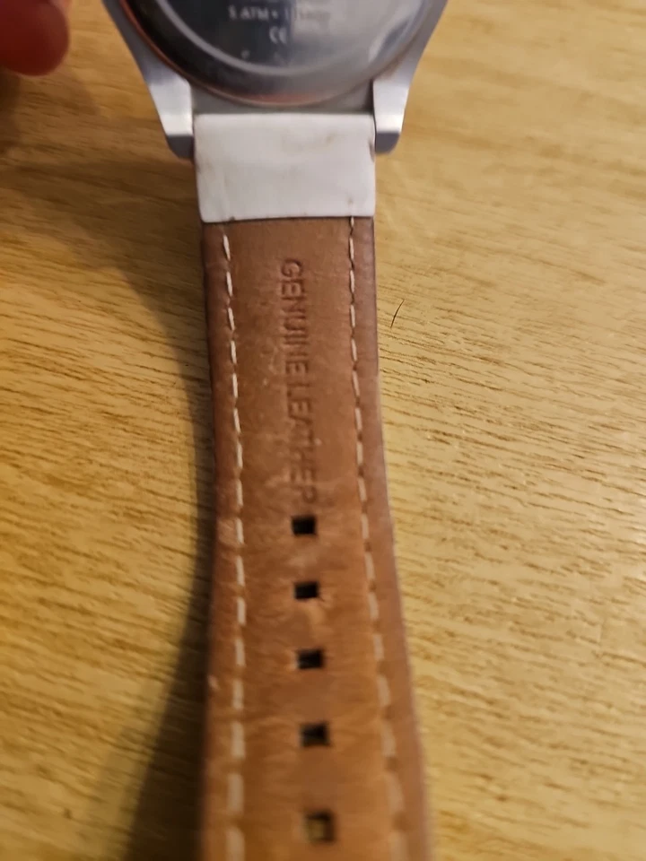 Женские часы Armani Exchange AX5445 Dress белый циферблат белый кожаный ремешок - Изображение 4 из 4