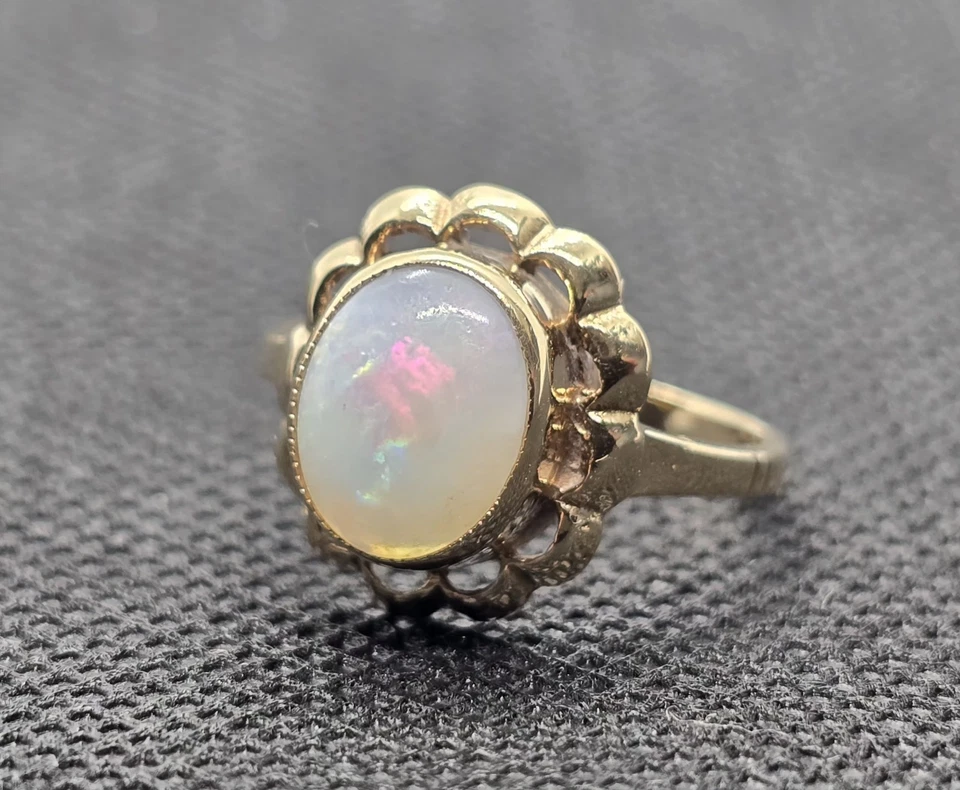 Wunderschöner ovaler Opal Ring 9 kt Gelbgold Größe N 3,3 g