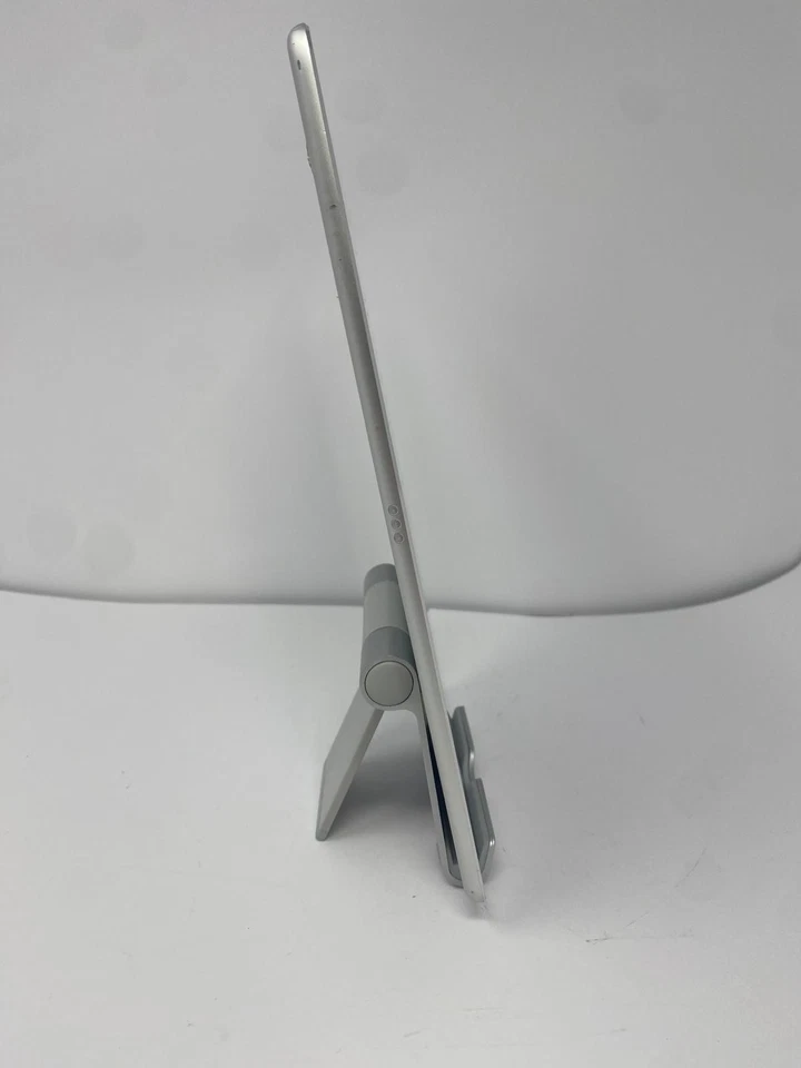 Apple iPad Pro 10,5 pouces 1ère génération 64 Go Wi-Fi + 4G - Argent - Photo 3/4