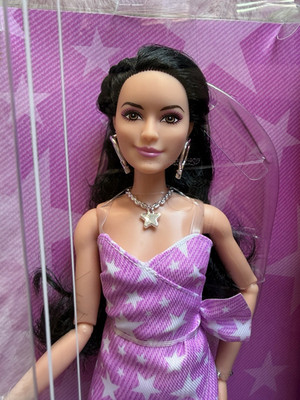 Mattel Barbie Deluxe Style Raquelle - RARE FIND - NEU - BNIB - JJN77
