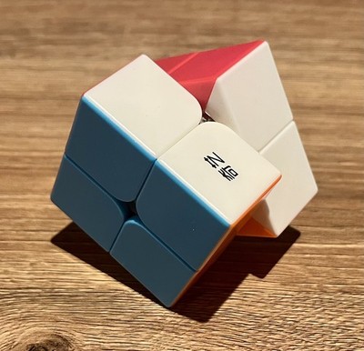 Rubik's Style 2x2 Speed Cube, der komplett geliefert wird - fabelhafter Zustand!