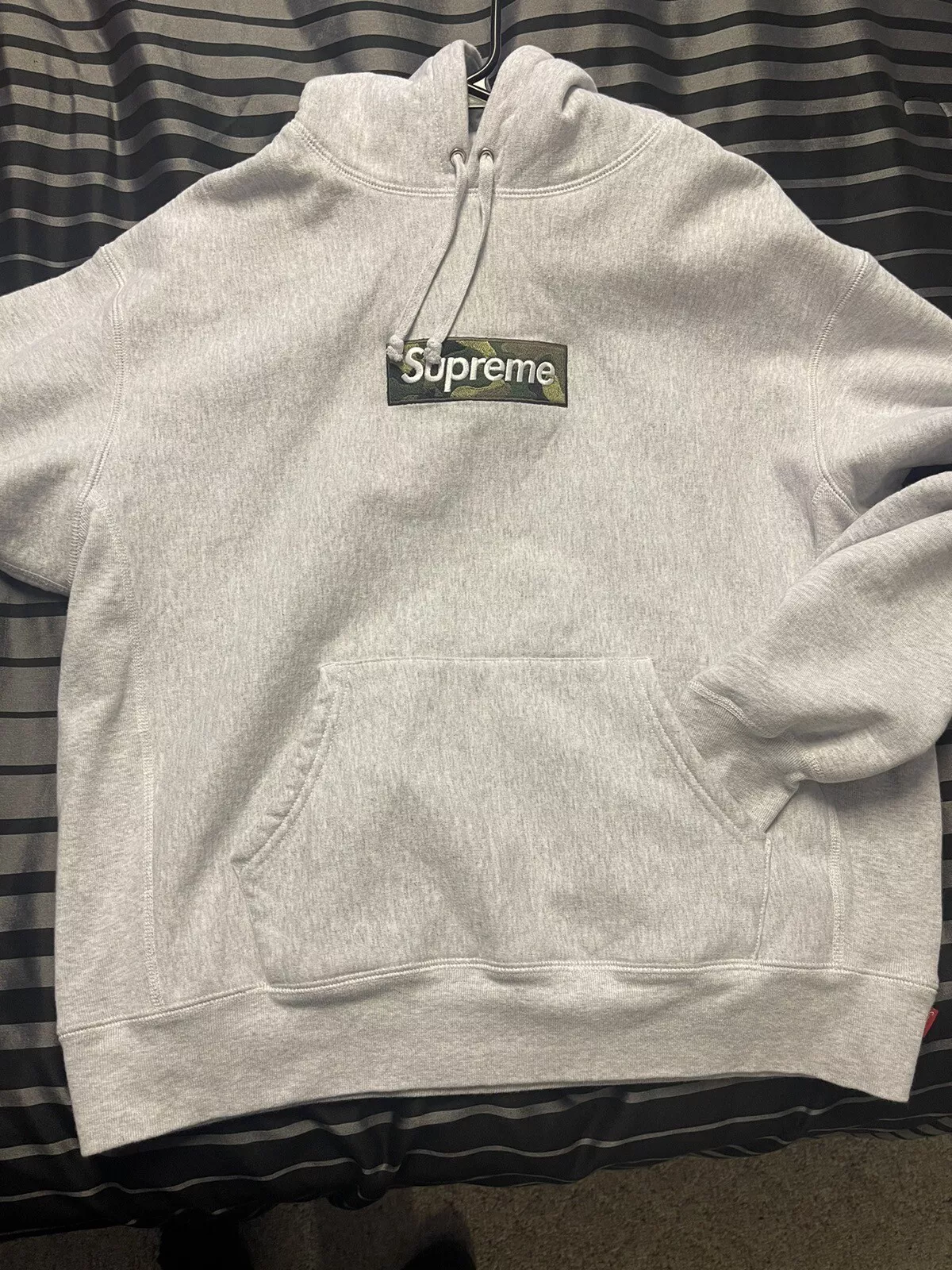 Sweat shirt à capuche logo boîte gris cendres taille M moyen FW2023 neuf
