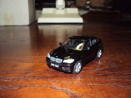4 X 1:43 BMW CARS THRU THE YEARS + BONUS MODEL 507 6 SERIES 635i M1 Z8 X6 SUV - Picture 4 of 7