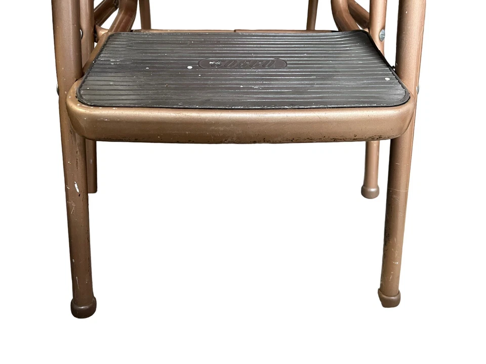 Taburete Cosco vintage Mid-Century escalones extraíbles marrón con asiento de vinilo impreso Foto 2 de 4