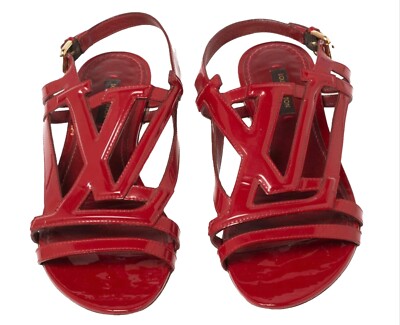 Louis Vuitton Red Patent Leather design of icon Crossing Louis Vuitton Red Patent Leather design of icon Crossing