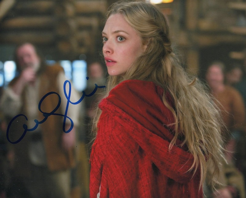 Autographed Amanda Seyfried Cute 8 x 10 Photo Signed with COA  