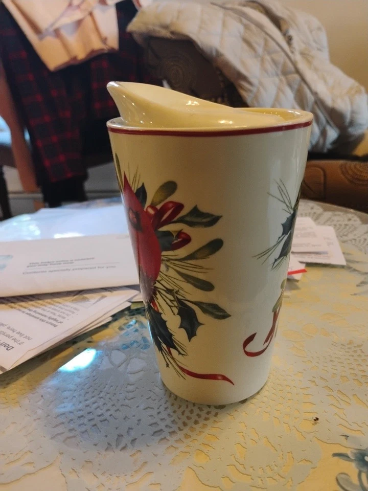 Фарфоровая дорожная кружка с крышкой Lenox Winter Greetings Cardinal - Изображение 2 из 3