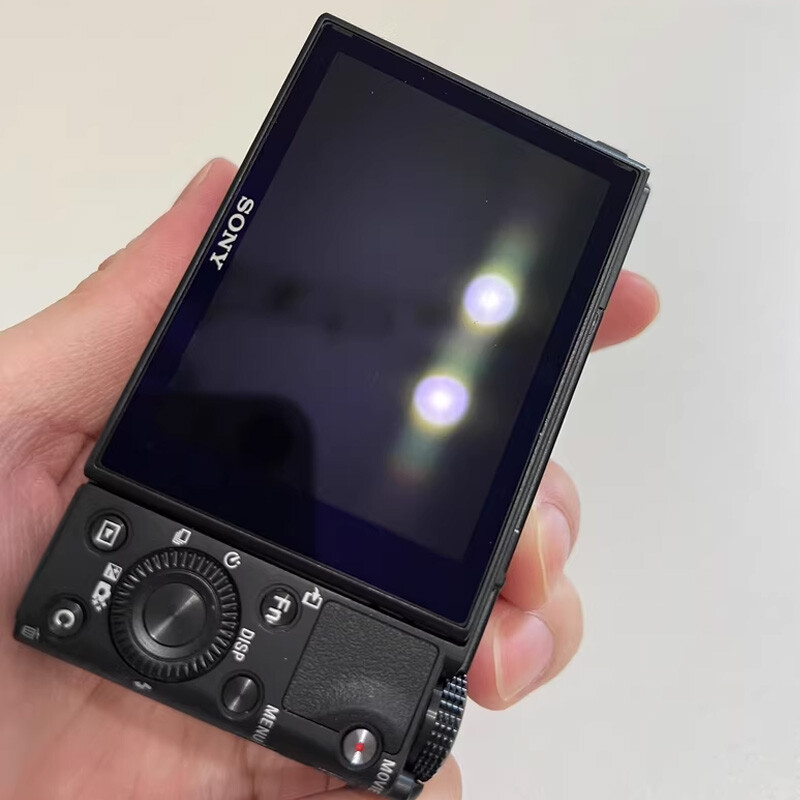 Sony Cyber-shot DSC-RX100 III 20.1 MP 2.9 x Optical Zoom Digital