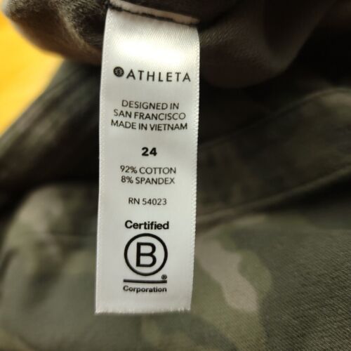 Athleta Womens 24 Green Gray Camouflage Camo Farallon Shorts Outdoor Hunt Hike - Picture 3 of 12