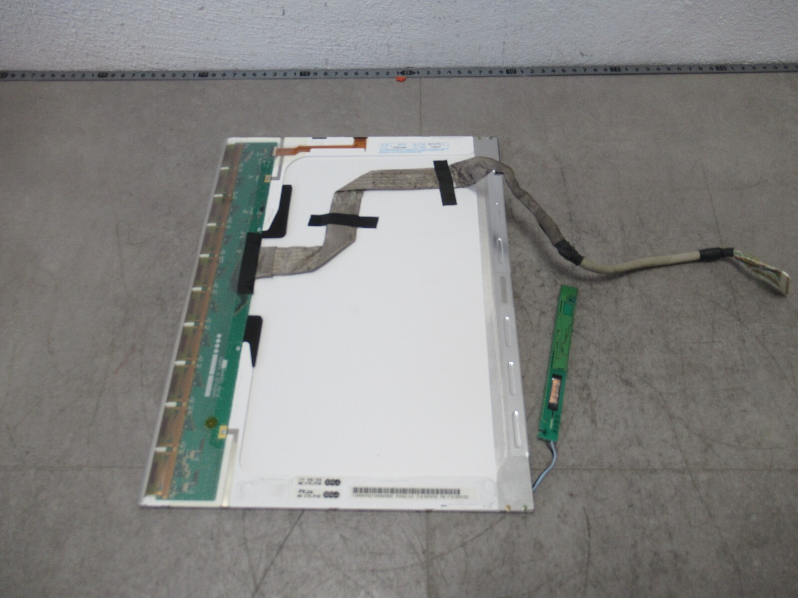 Id Tech N150U3-L01 Display with Inverter Hitachi INVC642 from VHX Microscope