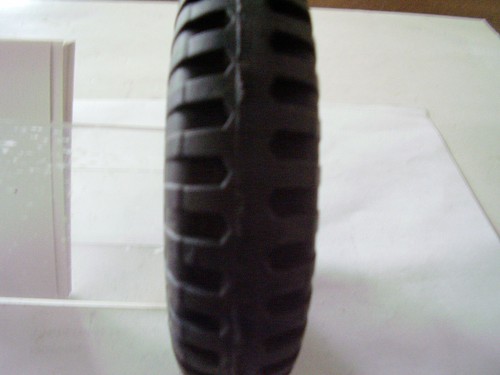 Militär-Reifen ( GMC) 1 : 8 , Vollgummi - Bild 2 von 2