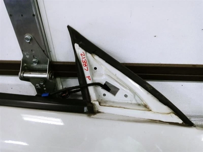 2009-2012 HYUNDAI GENESIS COUPE PASSENGER RIGHT FRONT DOOR WHITE OEM USED - Image 3 of 4