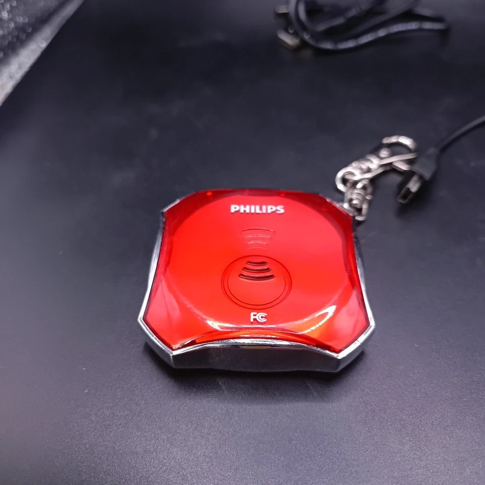 Philips Digital Photo Keychain 1.5" LCD 8 MB Rechargable Brick Red - Image 2 of 4