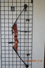 Vintage Bear Kodiak Magnum compound bow, 60 # draw weight, great shape