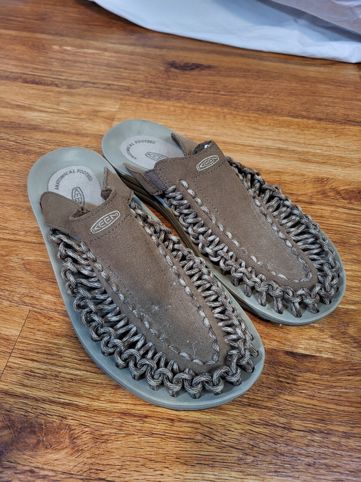 Sandali Keen Uneek da uomo slip on in pelle corda intrecciata marrone taglia 8