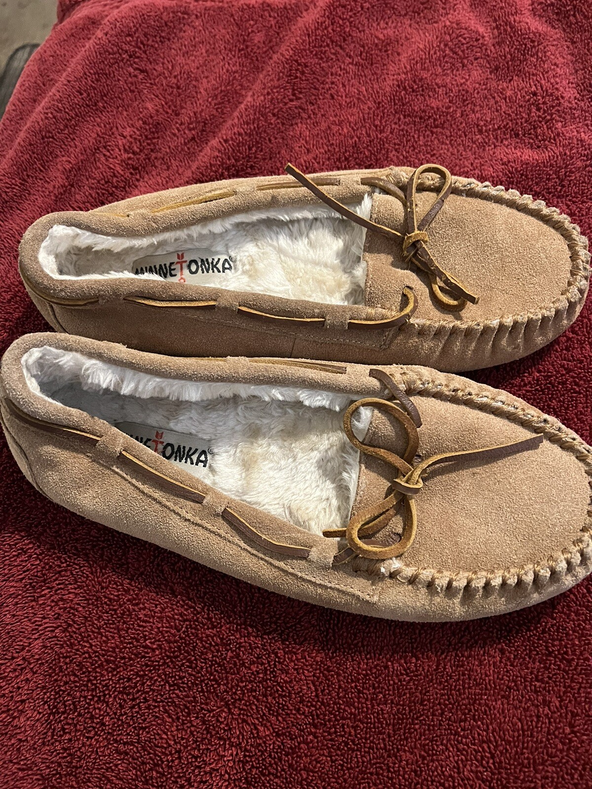 APL Minnetonka 4052 Cally Tan Scamosciato Foderato in Pelliccia Ecopelliccia Ciabatta Slip On Marrone Donna US 10